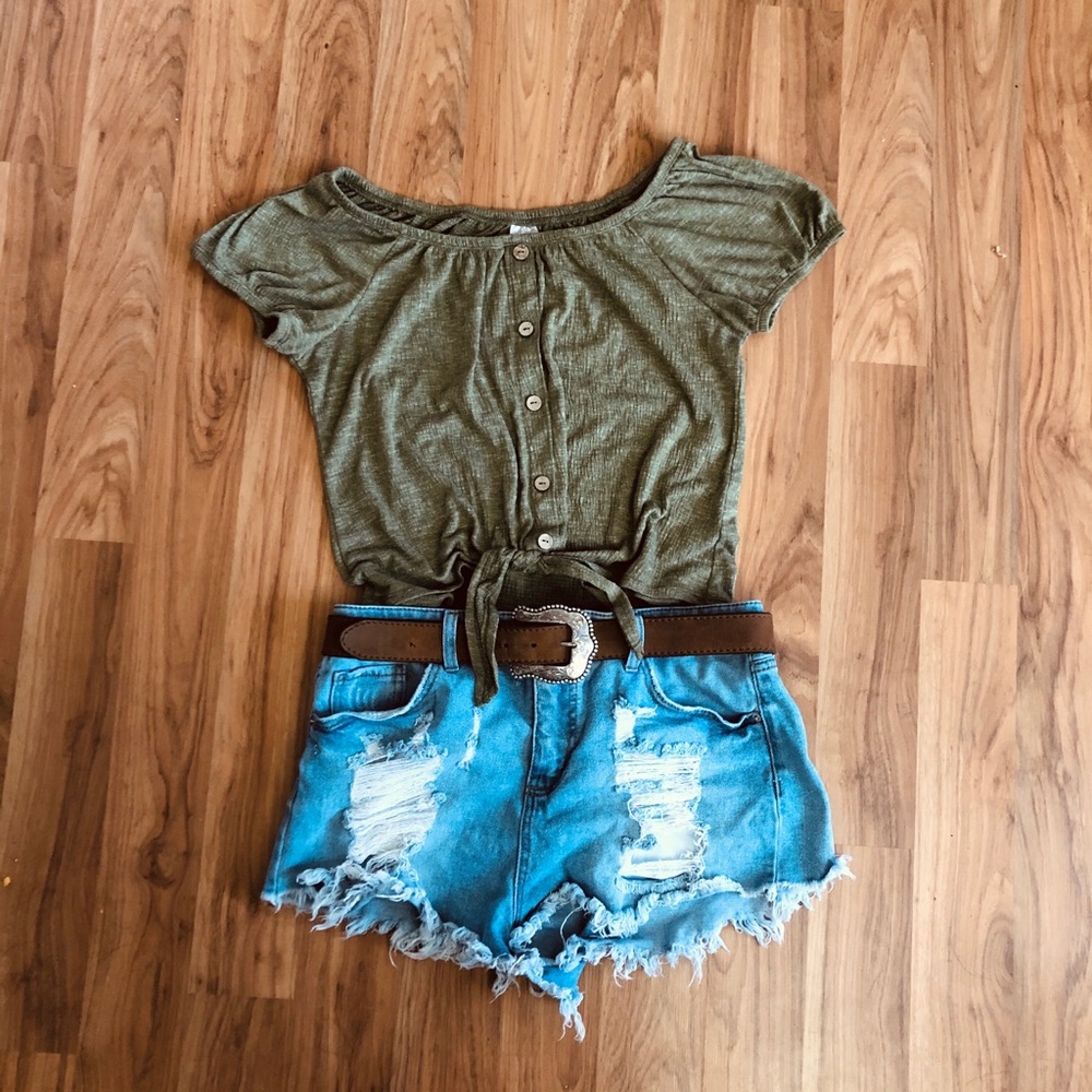 Olive green tie-up blouse 🌵